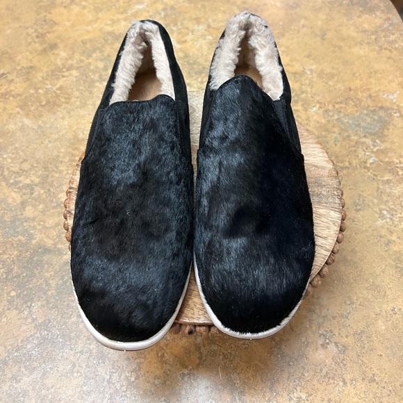 EMU Australia Black Shipskin Fur-Lined Slip-On Shoes - Picture 3 of 7
